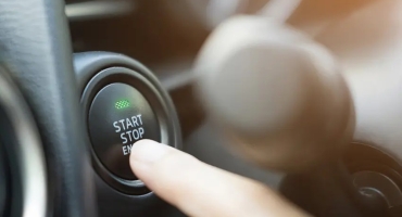 Bộ đề nổ Engine Start Stop biến ổ khóa cơ truyền thống thành điện thông minh